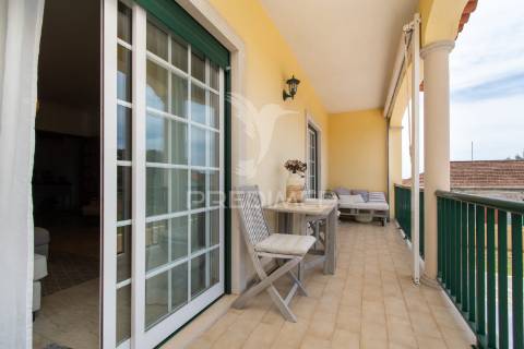 Apartamento t2+1 duplex em condomínio fechado