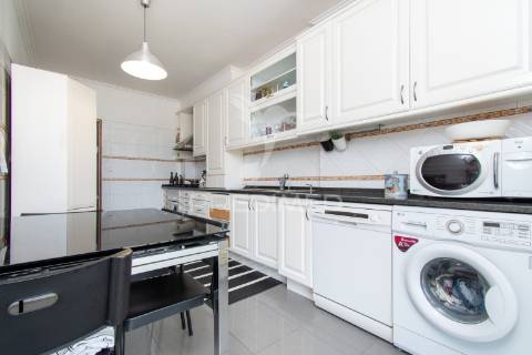 Apartamento t2+1 duplex em condomínio fechado
