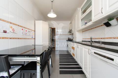 Apartamento t2+1 duplex em condomínio fechado