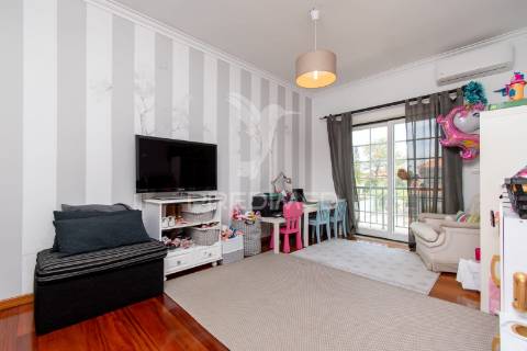 Apartamento t2+1 duplex em condomínio fechado