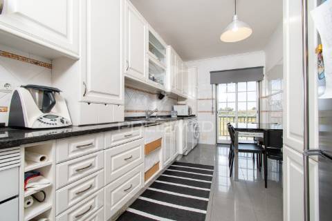 Apartamento t2+1 duplex em condomínio fechado