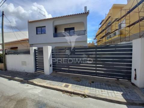 Moradia t3+2  remodelada