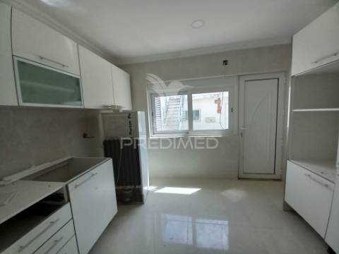 Moradia t3+2  remodelada