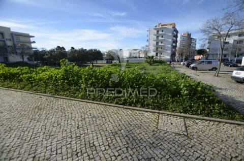 Terreno para construir 16 fogos em loulé