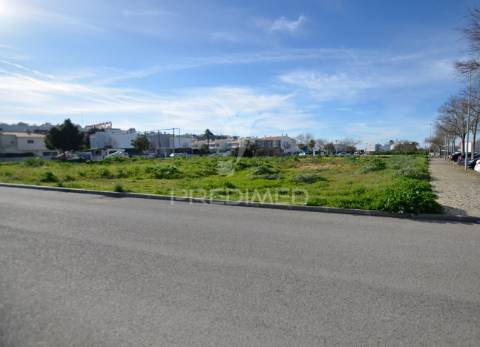 Terreno para construção de 23 fogos + 1 loja