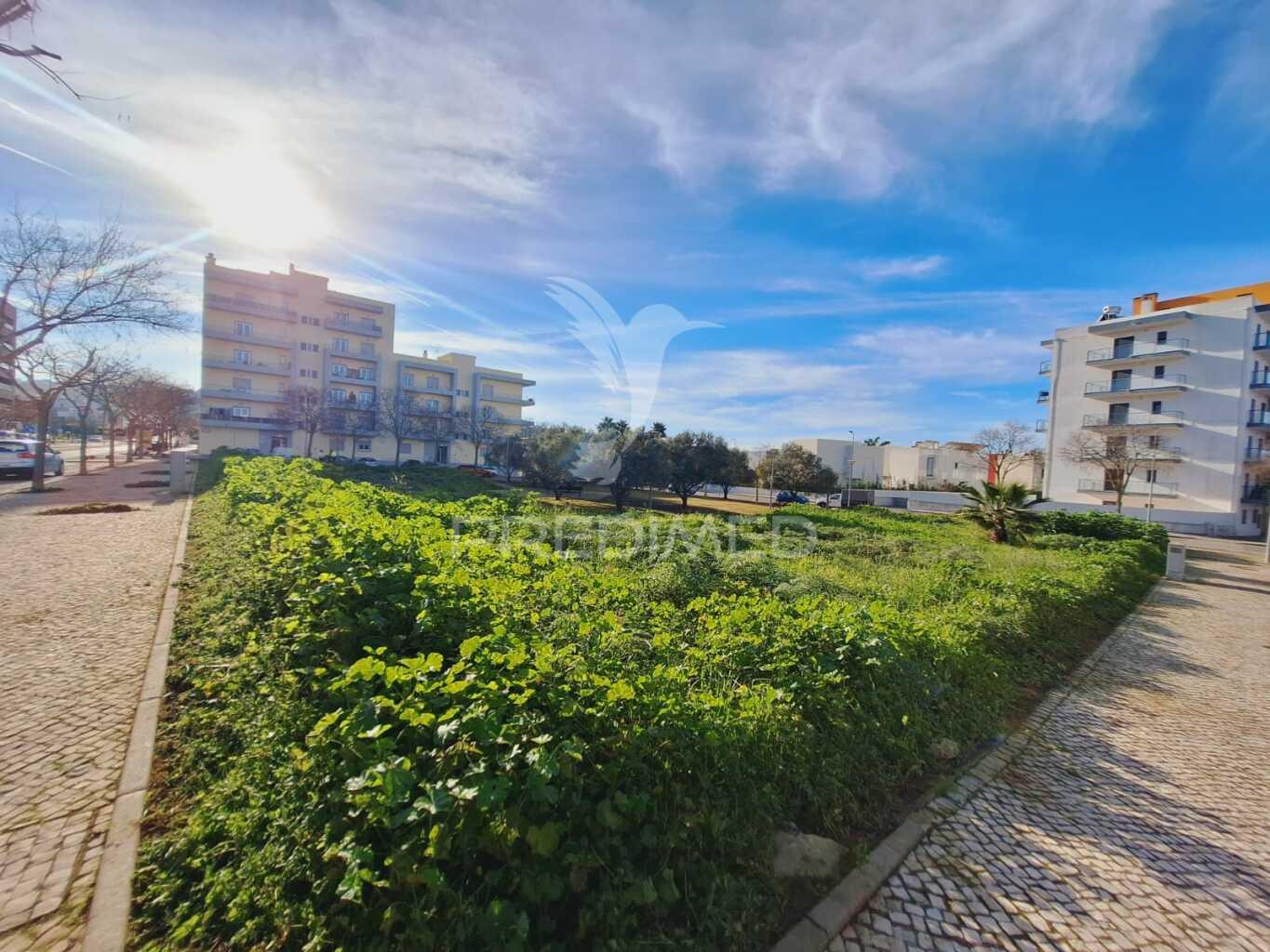 Terreno para construção de hotel ou superfície comercial com 170 lugares (mínimo)