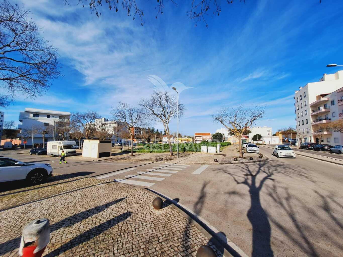 Terreno para construção de hotel ou superfície comercial com 170 lugares (mínimo)