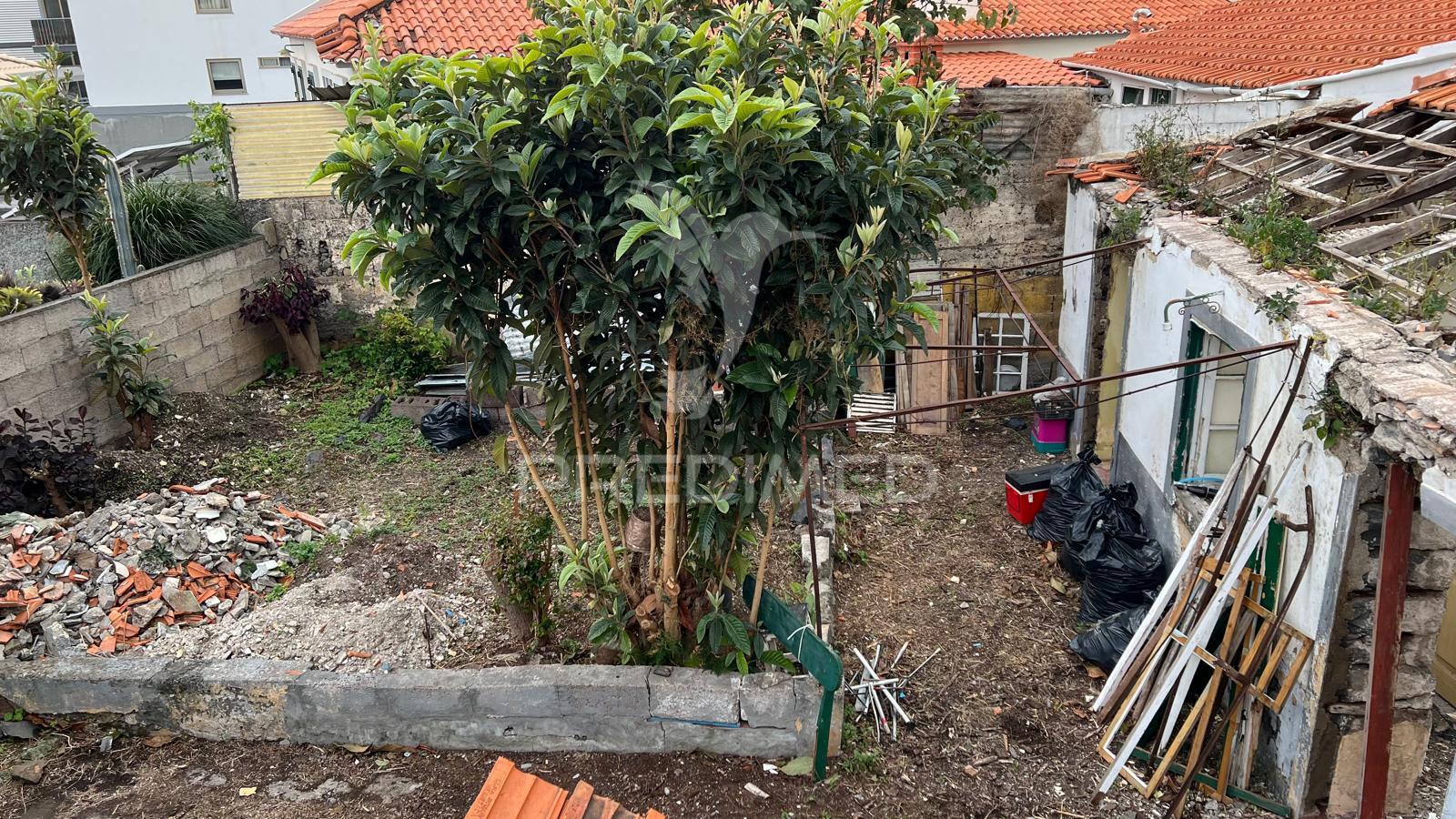 Moradia em ruína, t2 no funchal - ilha da madeira
