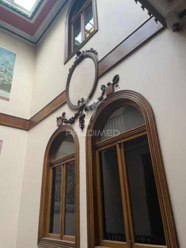 Prédio junto ao palácio de cristal