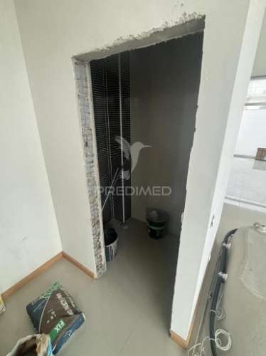 Loja com potencial para conversão em apartamento t2