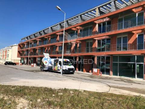 Loja com potencial para conversão em apartamento t1