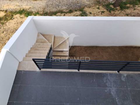 Moradia nova em maçã sesimbra