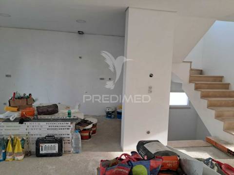 Moradia nova em maçã sesimbra