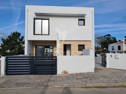 Moradia nova em maçã sesimbra