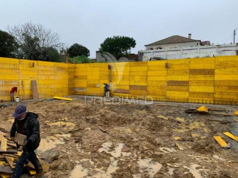 Terreno urbano com ruina rio de mouro, sintra