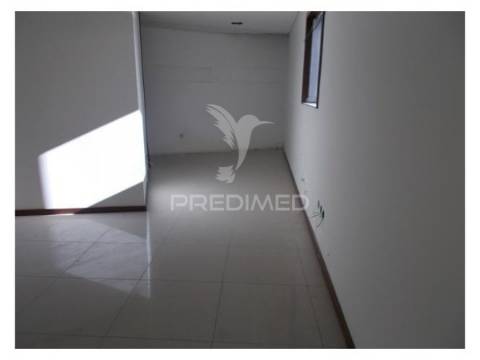 Escritório de 103m² em sande são lourenço e balazar, guimarães, braga