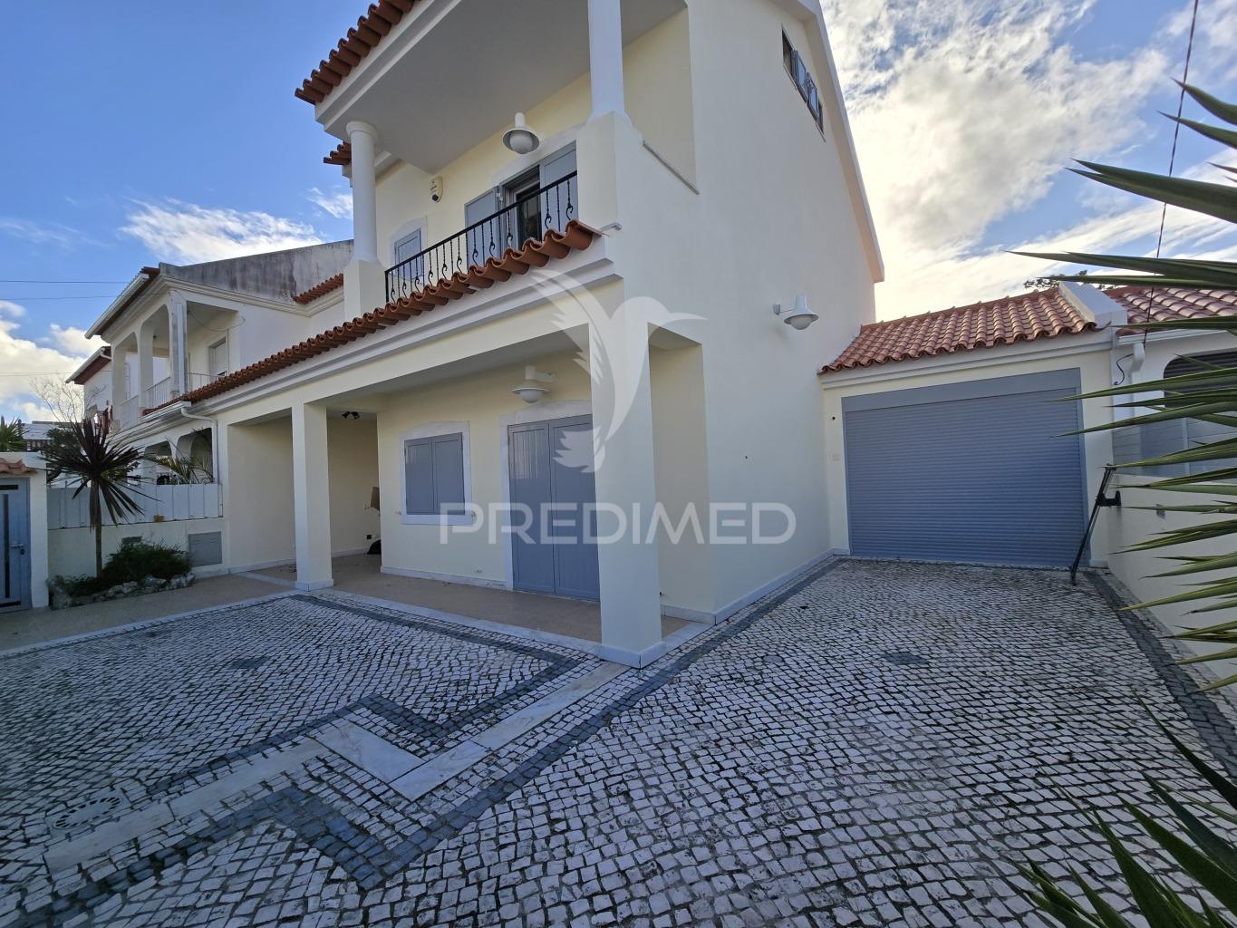 Moradia t3 + 2 em zona nobre da marisol , a 5 min das praias