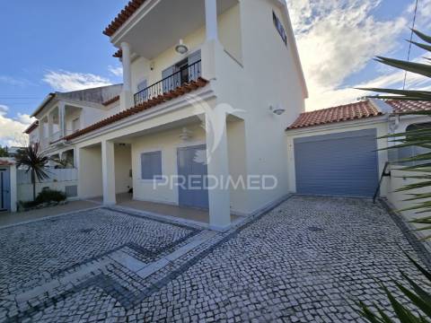 Moradia t3 + 2 em zona nobre da marisol , a 5 min das praias