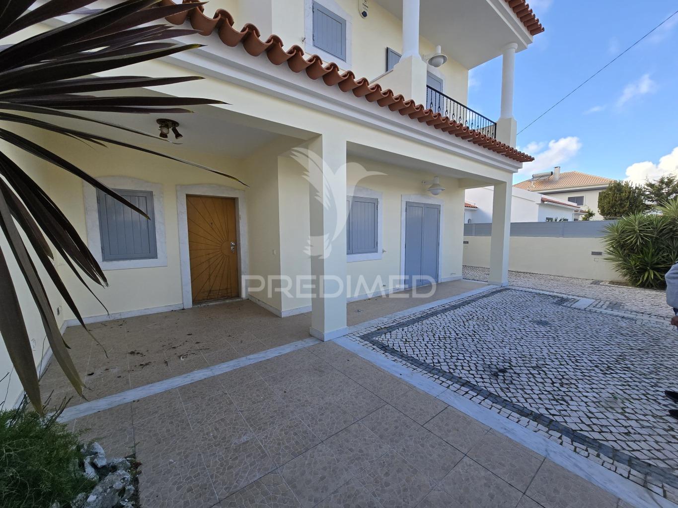 Moradia t3 + 2 em zona nobre da marisol , a 5 min das praias