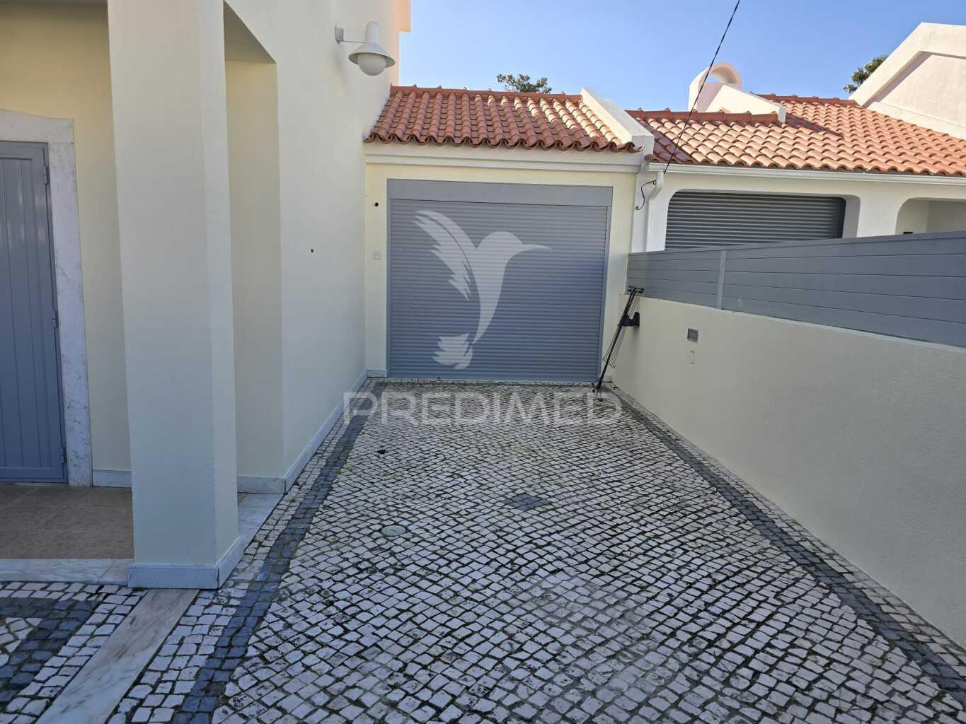 Moradia t3 + 2 em zona nobre da marisol , a 5 min das praias