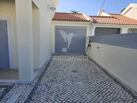 Moradia t3 + 2 em zona nobre da marisol , a 5 min das praias