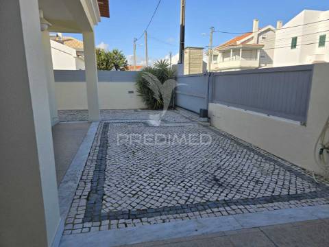 Moradia t3 + 2 em zona nobre da marisol , a 5 min das praias