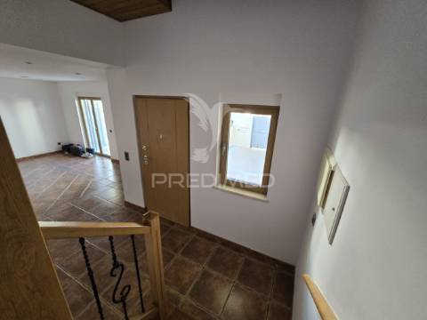 Moradia t3 + 2 em zona nobre da marisol , a 5 min das praias