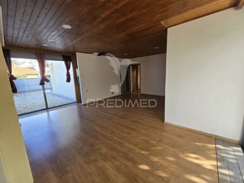 Moradia t3 + 2 em zona nobre da marisol , a 5 min das praias