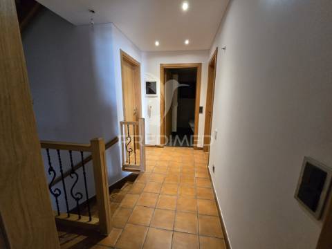 Moradia t3 + 2 em zona nobre da marisol , a 5 min das praias