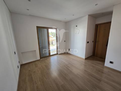 Moradia t3 + 2 em zona nobre da marisol , a 5 min das praias