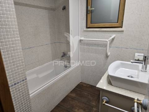 Moradia t3 + 2 em zona nobre da marisol , a 5 min das praias