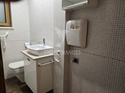 Moradia t3 + 2 em zona nobre da marisol , a 5 min das praias