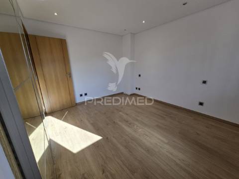 Moradia t3 + 2 em zona nobre da marisol , a 5 min das praias
