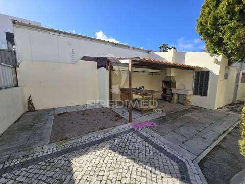 Moradia t3 + 2 em zona nobre da marisol , a 5 min das praias