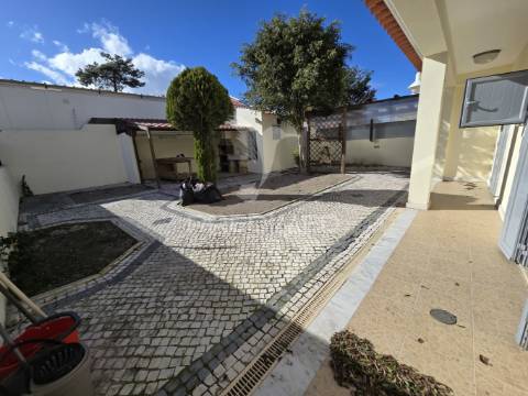 Moradia t3 + 2 em zona nobre da marisol , a 5 min das praias