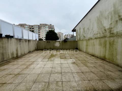 Arrenda-se t1 com terraço - centro do porto