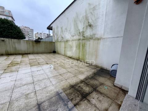 Arrenda-se t1 com terraço - centro do porto