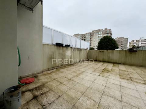 Arrenda-se t1 com terraço - centro do porto