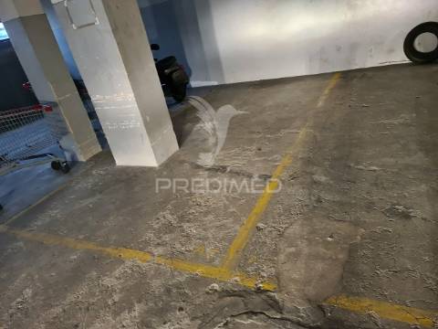 Lugar de garagem ac a 600 metros  arrábida shopping