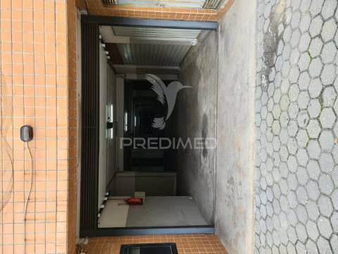 Lugar de garagem ac a 600 metros  arrábida shopping