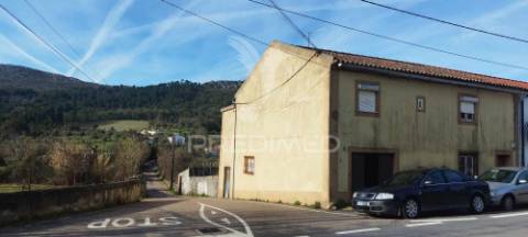 Moradia com terreno