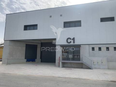 Armazém com 1454m2 em arruda dos vinhos