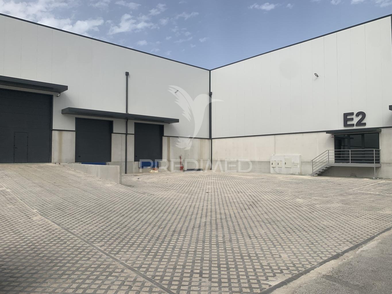 Armazém com 1454m2 em arruda dos vinhos