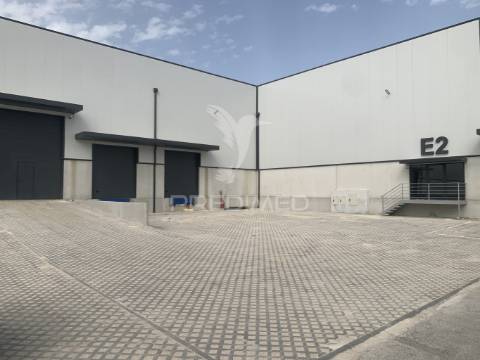 Armazém com 1454m2 em arruda dos vinhos