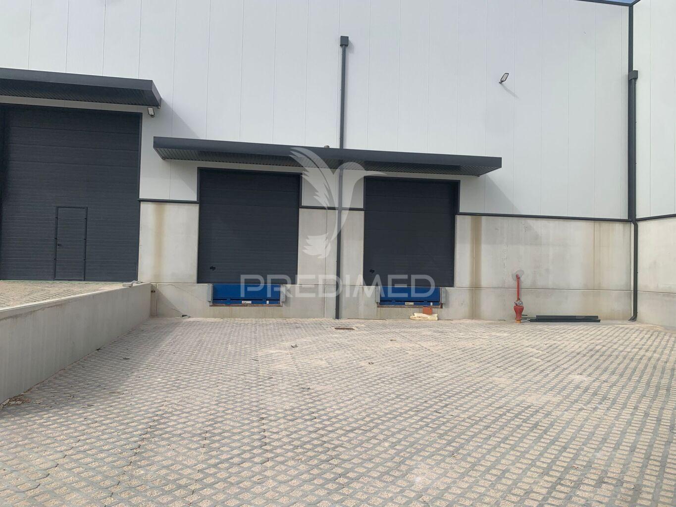 Armazém com 1454m2 em arruda dos vinhos