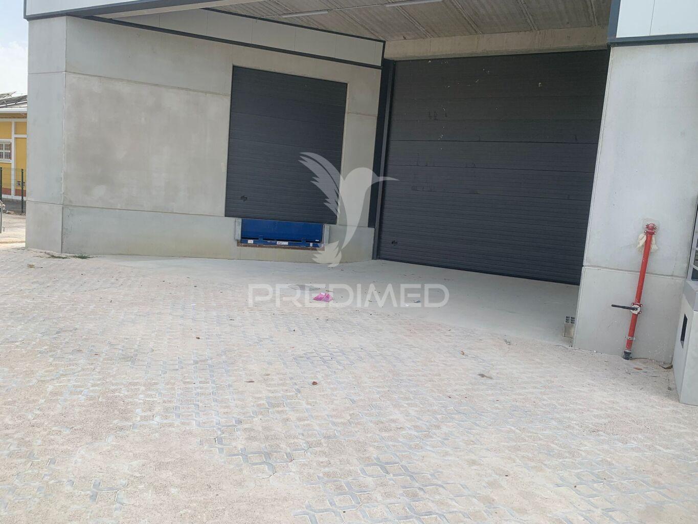 Armazém com 1454m2 em arruda dos vinhos