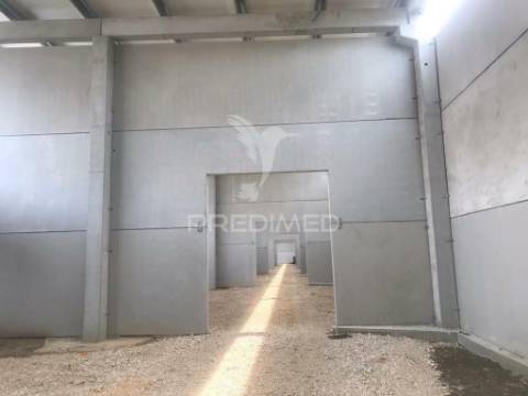 Armazém com 1454m2 em arruda dos vinhos