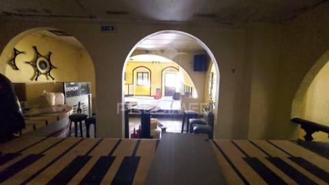 Espaço comercial; loja em alpiarça.