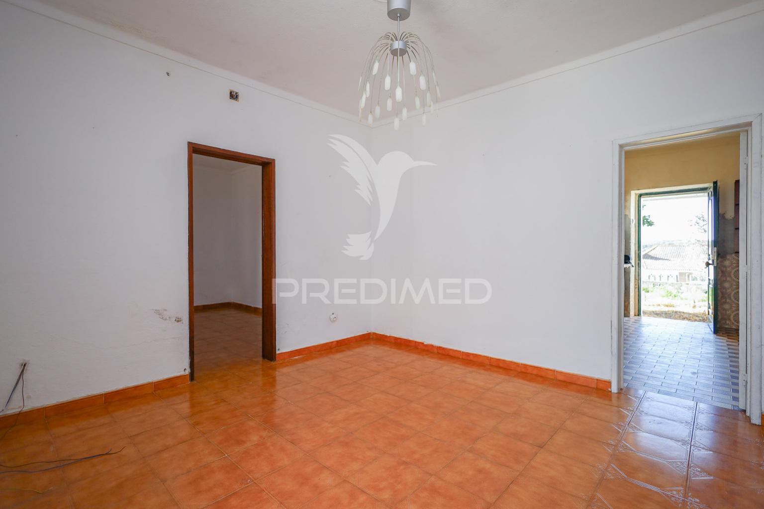 Moradia t1 unifamiliar com quintal!
