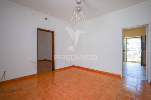 Moradia t1 unifamiliar com quintal!